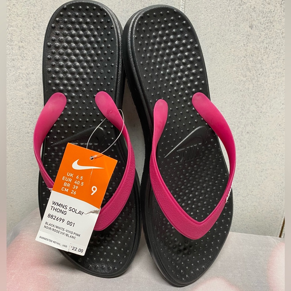 Nike Women’s Solay Thong 9/40.5 EUR New with Tags